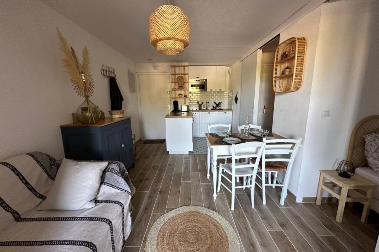 Very Cosy Apartment At 200 M From The Beaches Ла Лонд-ле-Мор Екстериор снимка